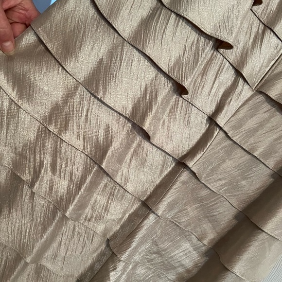 Elegant Adrianna Papell crepe layered dress & jacket. size 8. beige silver gold - Picture 7 of 15